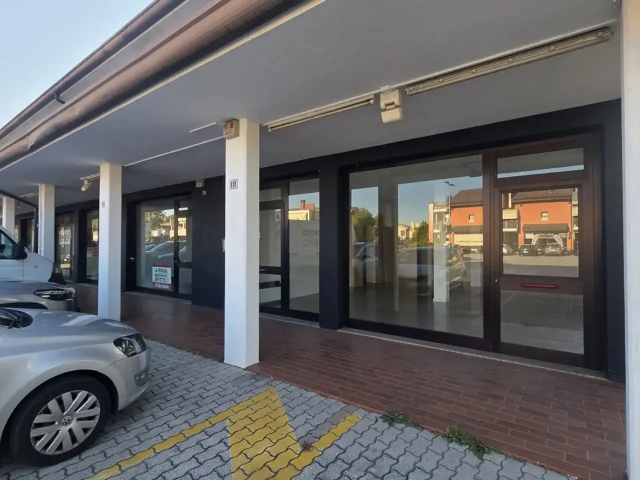 Negozio in Via Castellana 117, Resana, {3} - Foto 1