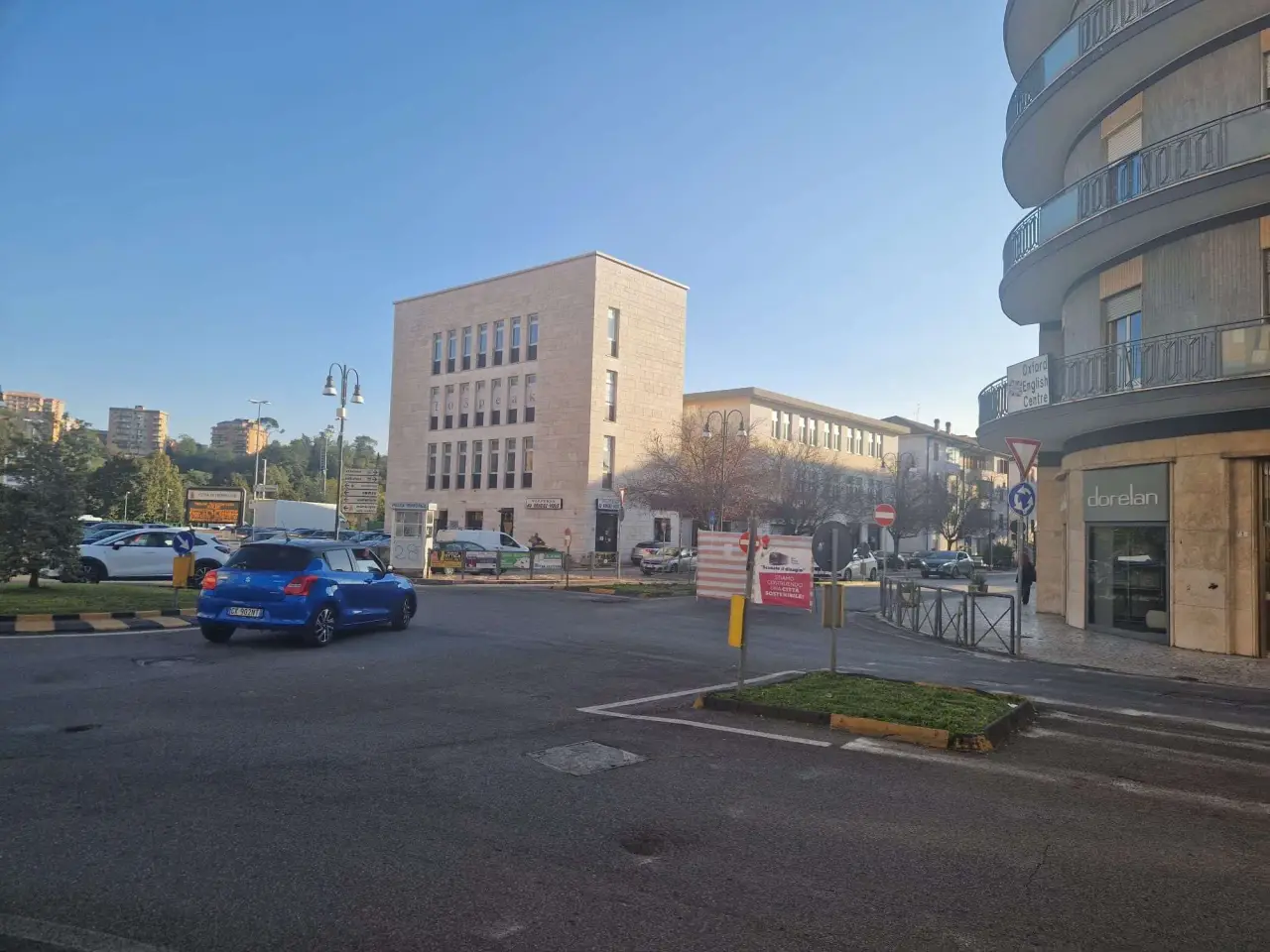 Ufficio in Piazzale Martiri di Vallerotonda 1, Frosinone, {3} - Foto 1