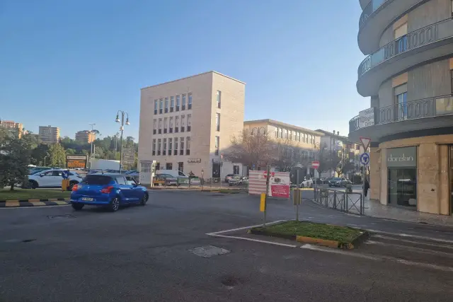 Ufficio in Piazzale Martiri di Vallerotonda 1, Frosinone - Foto 1