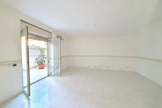 4-room flat in Via Roma Vico 2 19, Portico di Caserta - Photo 1