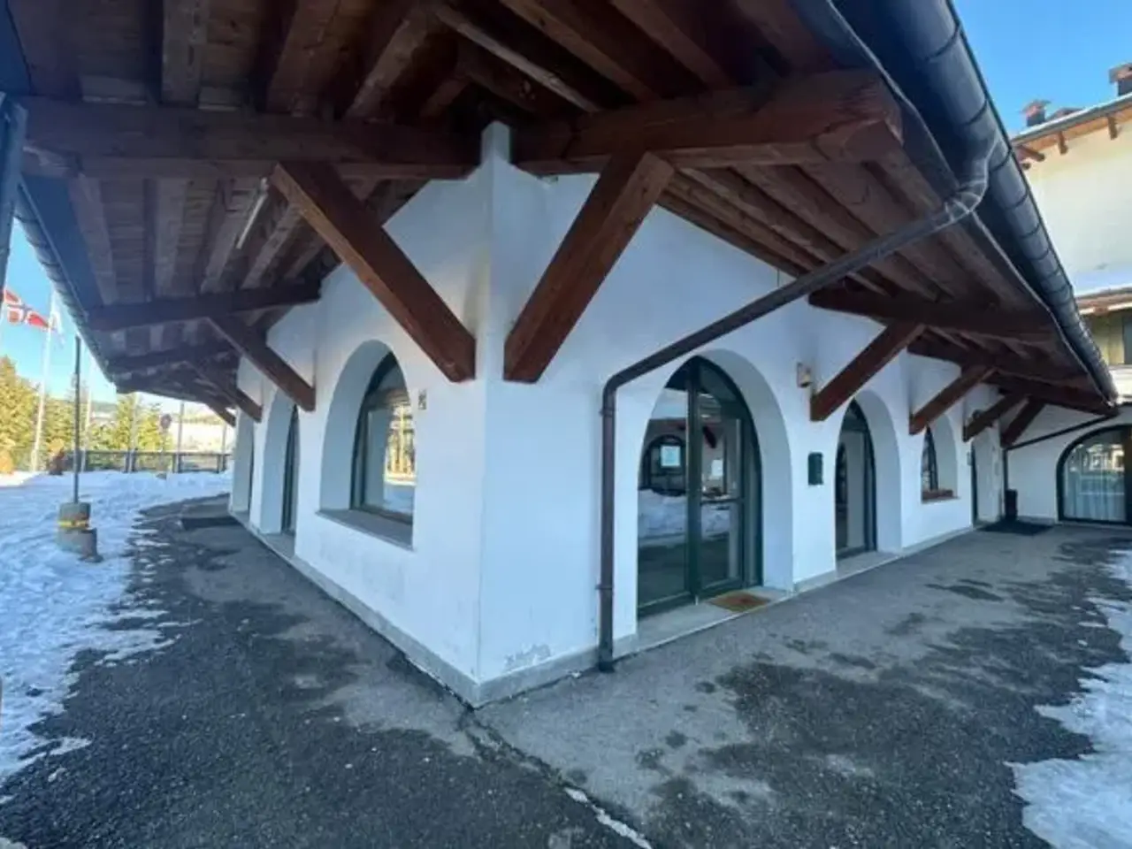 Locale commerciale in Piazza Agnelli, 3b, 10058 Sestriere To, Italia, Sestriere, {3} - Foto 1