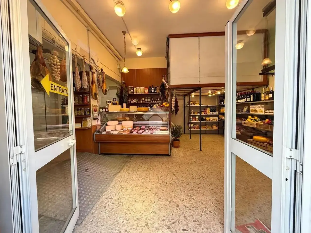 Negozio in Via Toscana 14, Marano Di Napoli, {3} - Foto 1