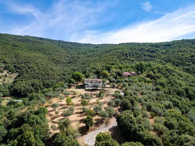 Country house or cottage in Case Sparse Santa Maria Nuova, Cortona - Photo 1