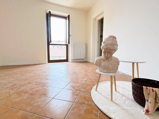 4-room flat in Via Alessandro Manzoni 5, Carate Brianza - Photo 1