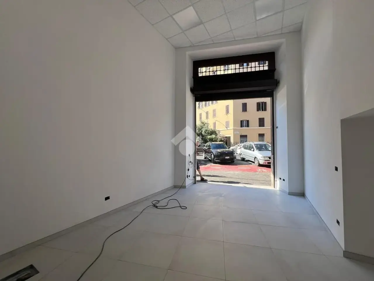 Negozio in Via La Spezia 78, Roma, {3} - Foto 2