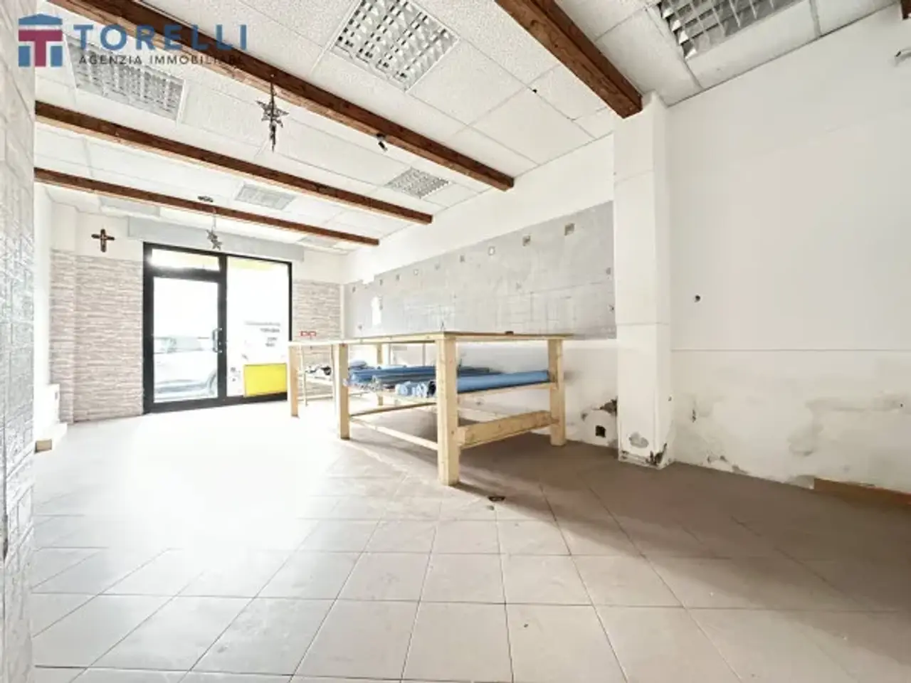 Negozio in Viale Aurelio Saffi 37, Cesenatico, {3} - Foto 1