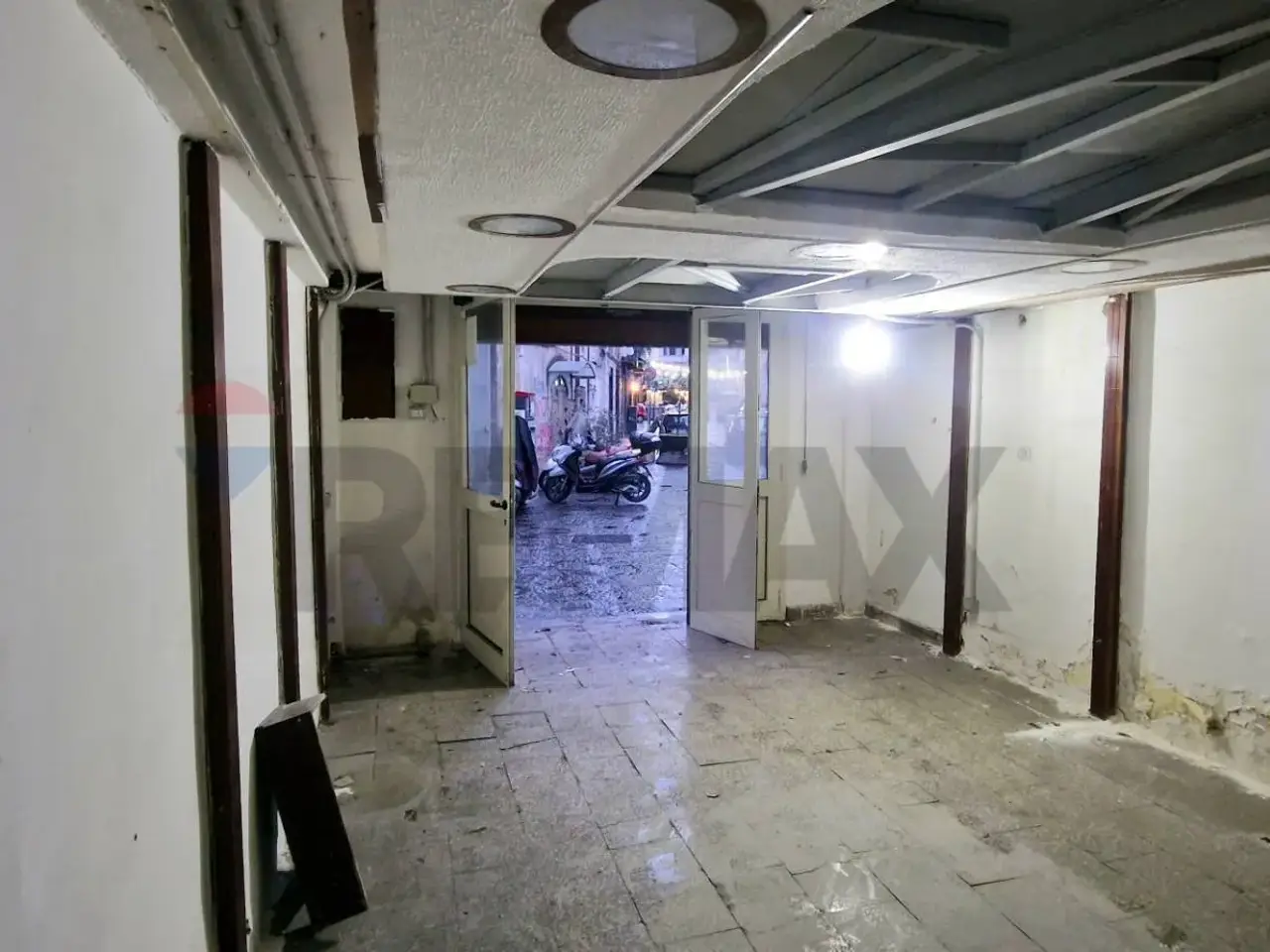 Negozio in Piazzetta Principessa Margherita 82, Napoli, {3} - Foto 1