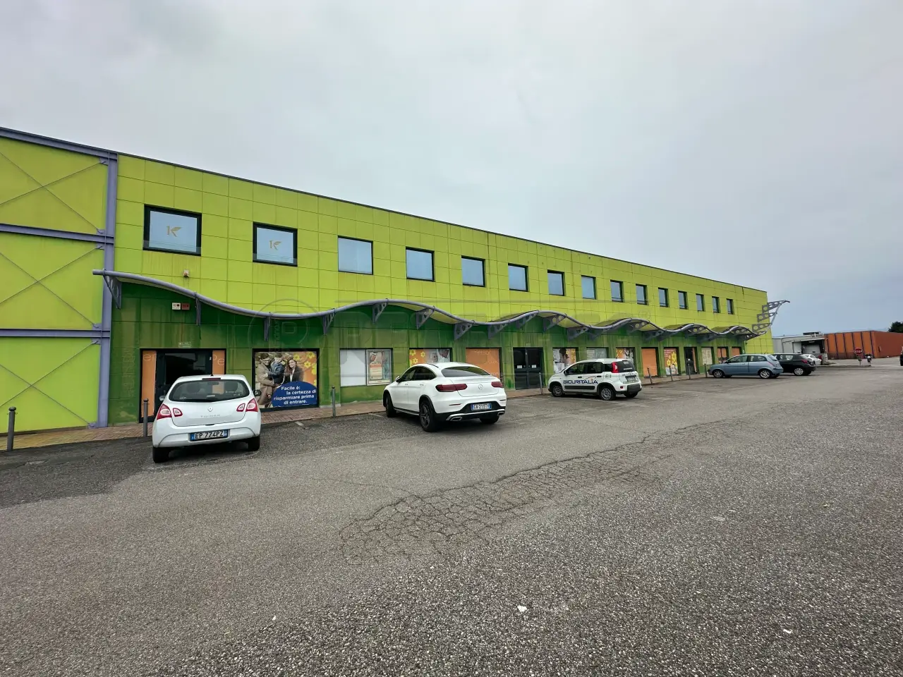Palazzina commerciale in Via IV Genova 48, Pozzuolo Del Friuli, {3} - Foto 1