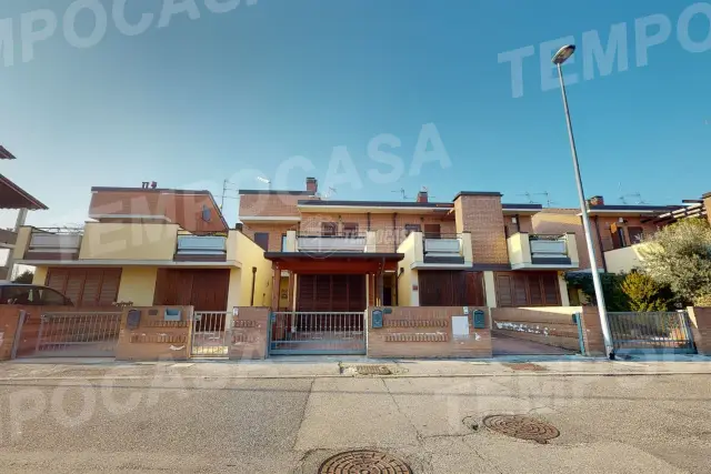 Terraced house in Via San Isidoro 12, Cento - Photo 1