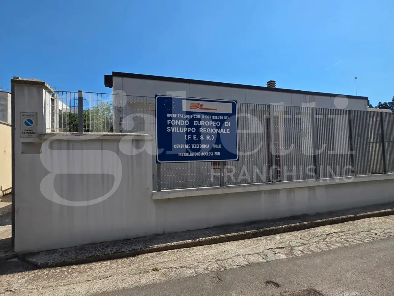 Palazzina commerciale in Nazario Sauro 10, Tuglie, {3} - Foto 1