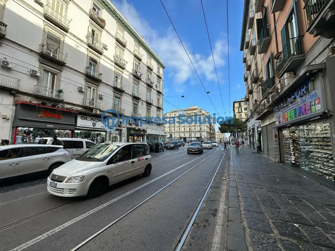Negozio in Corso Giuseppe Garibaldi, Napoli, {3} - Foto 2