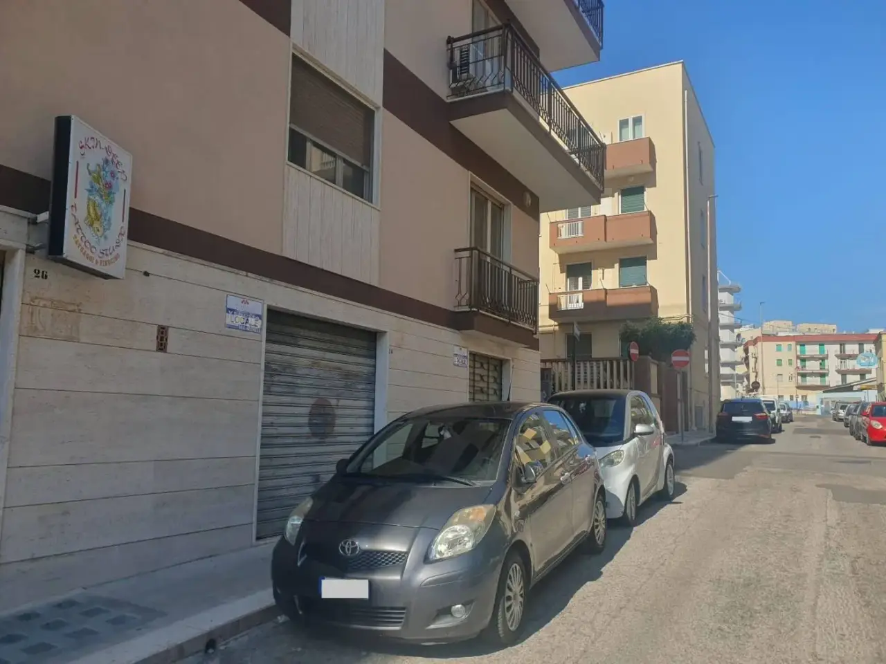 Negozio in Via Alcide De Gasperi 24, Putignano, {3} - Foto 1