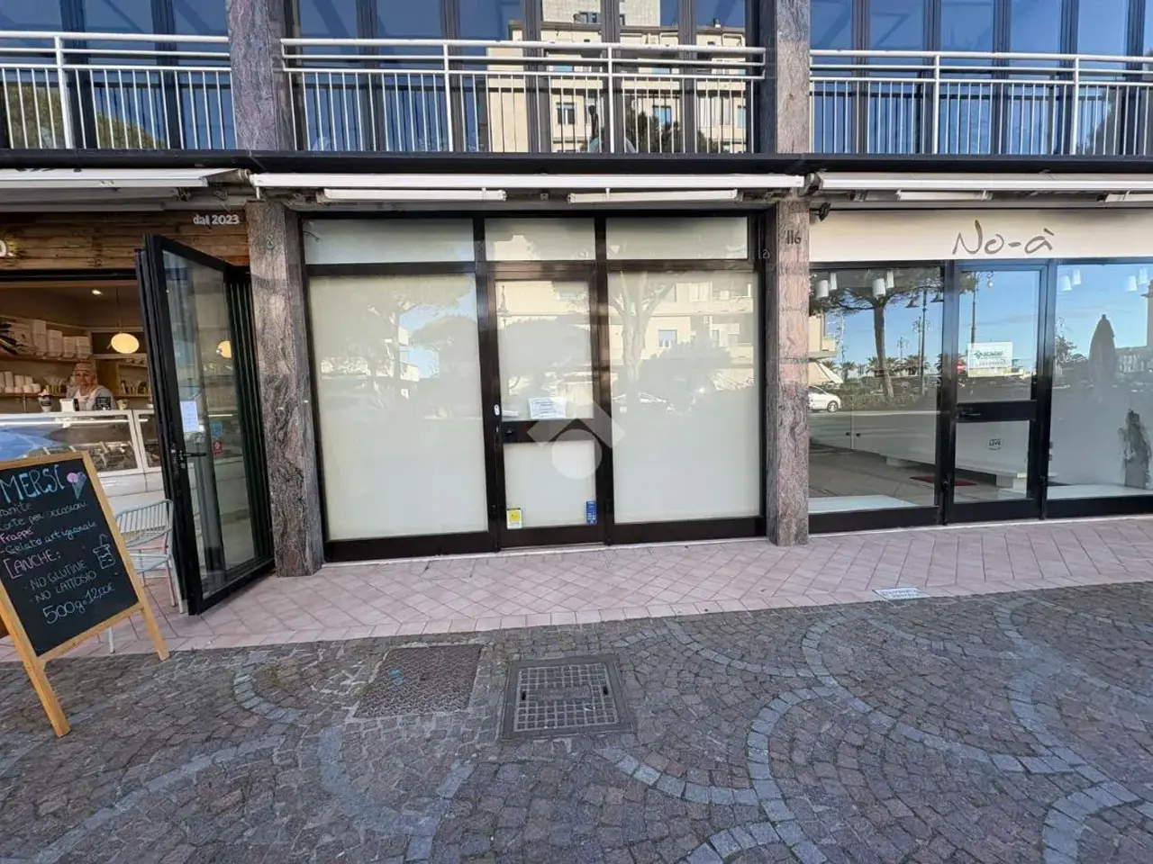 Negozio in Viale Giosue' Carducci 116, Cesenatico, {3} - Foto 2