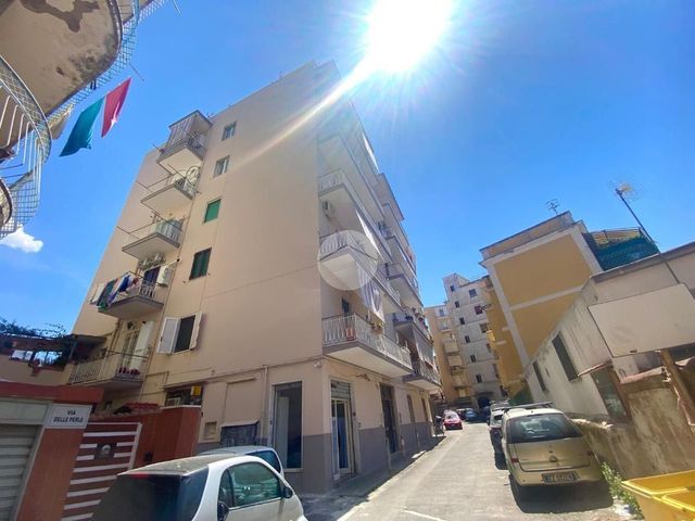 3-room flat in Via delle Perle 20, Torre del Greco - Photo 1