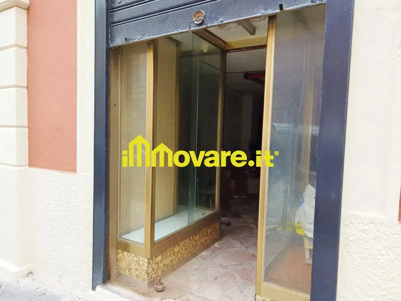 Negozio in Via Giandomenico Petroni, Bari, {3} - Foto 2