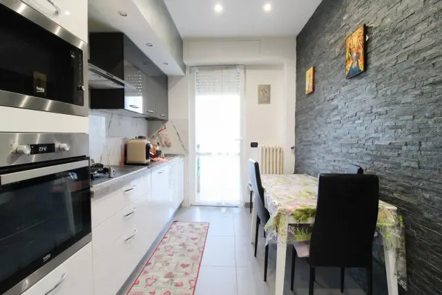 2-room flat in Via Antonio Gramsci 40, Cormano - Photo 1