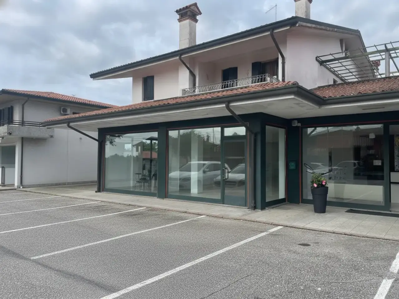 Esercizio commerciale in Via Castellana, Altivole, {3} - Foto 1