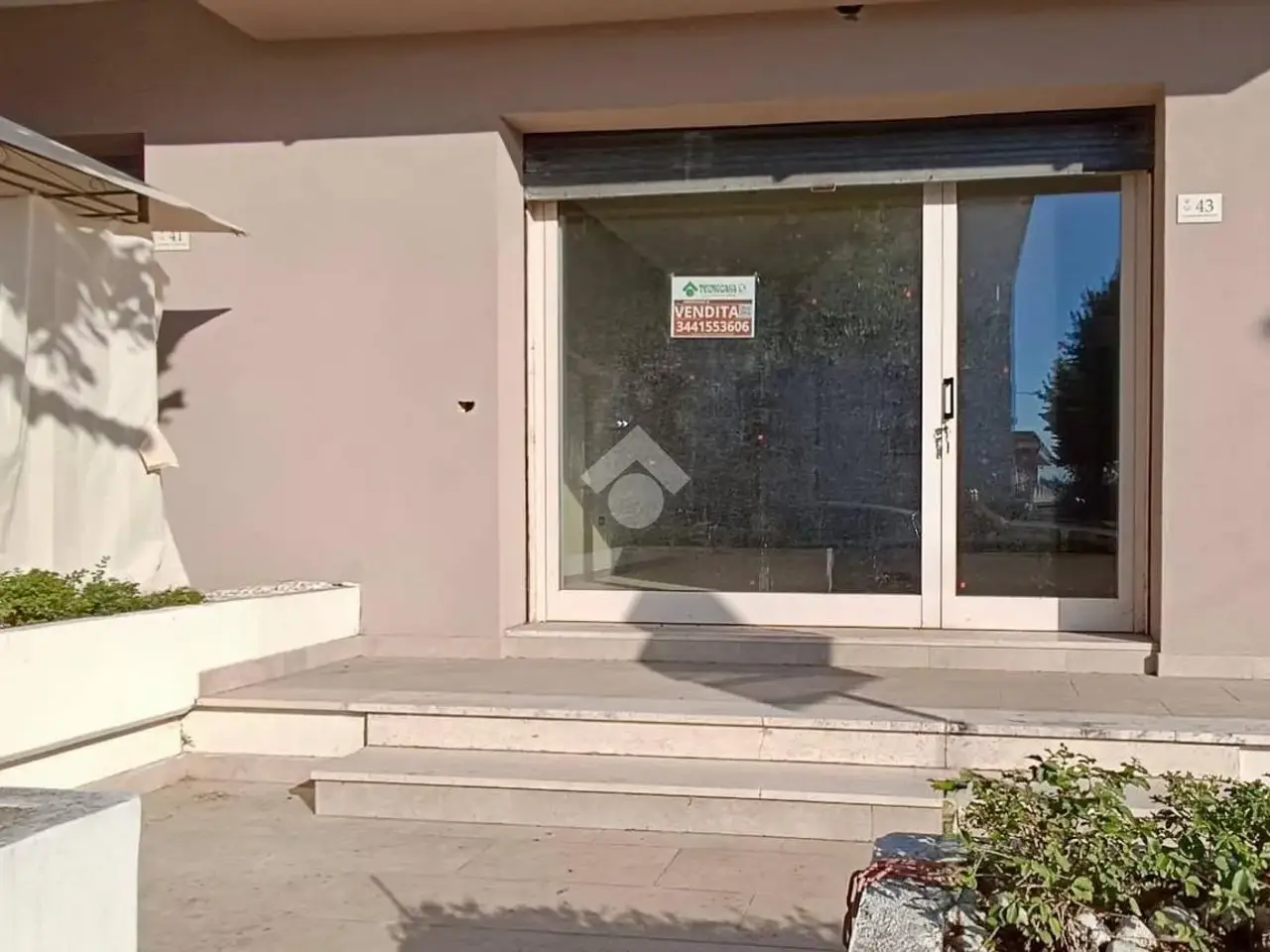 Negozio in Viale Madonna della Misericordia 43, Ancarano, {3} - Foto 2