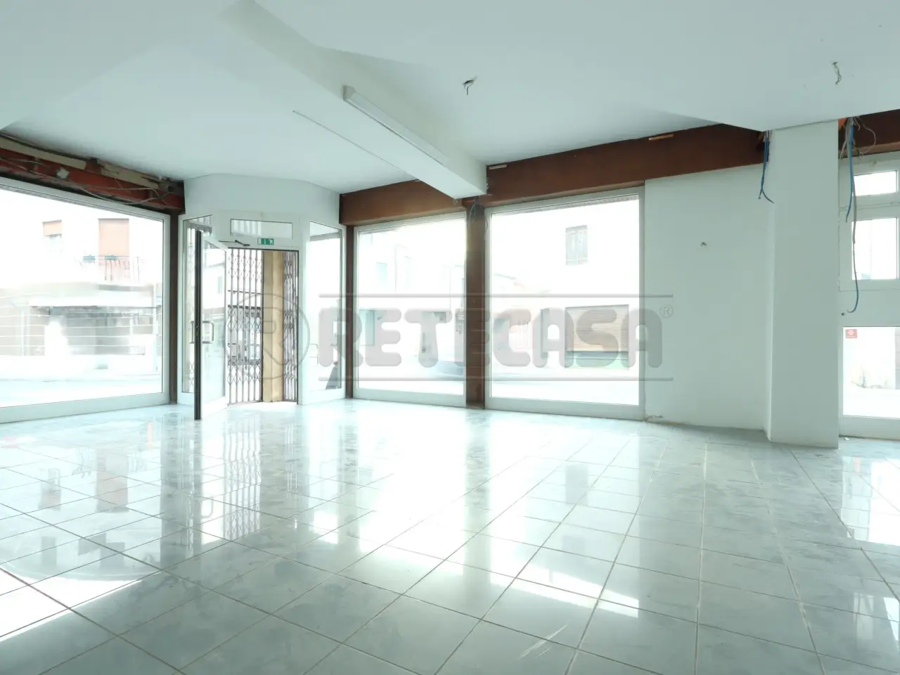 Palazzina commerciale in Via Roma 90, Longare, {3} - Foto 1