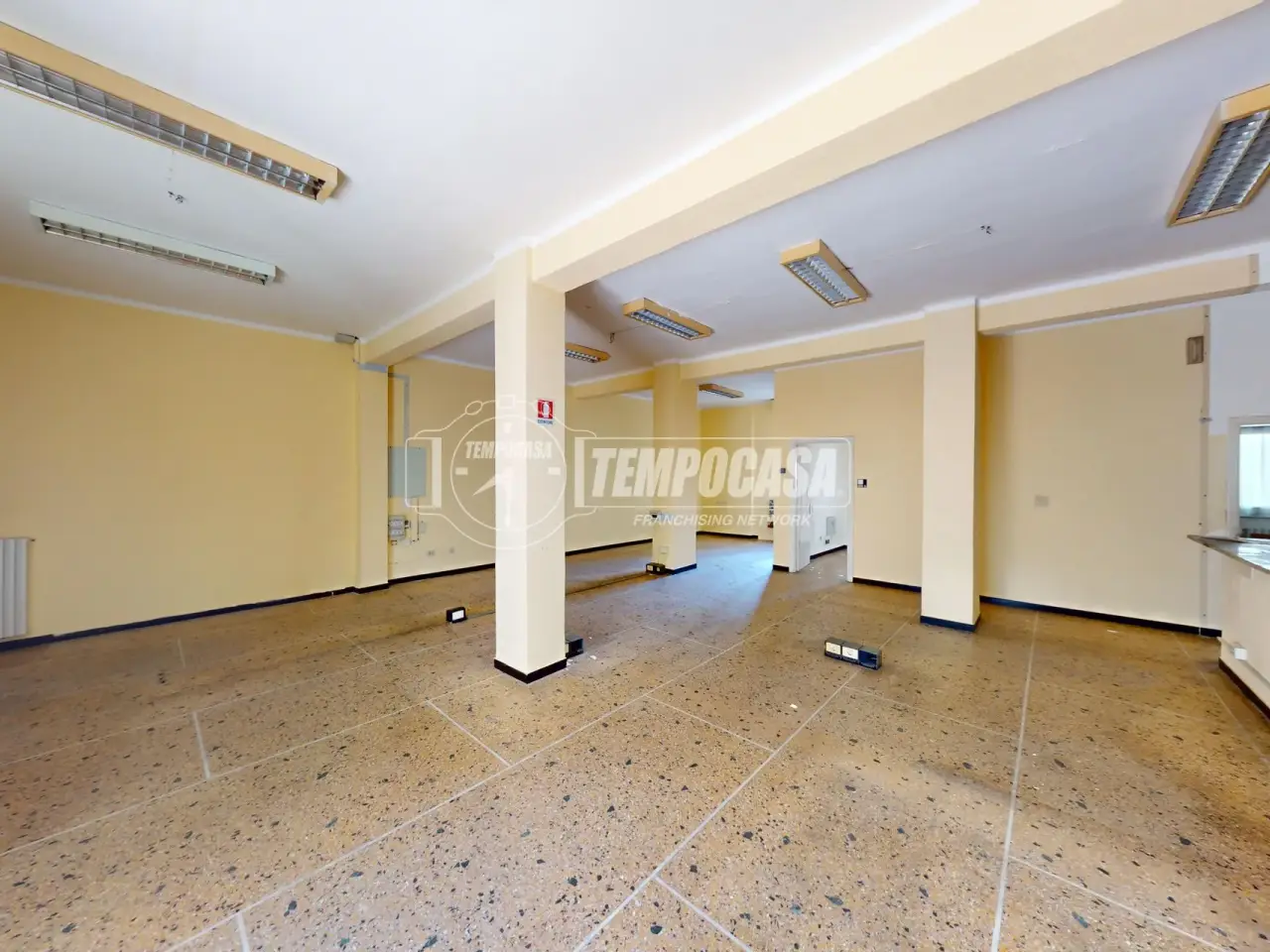 Negozio in Via Piave 29/Comm., Albenga, {3} - Foto 1