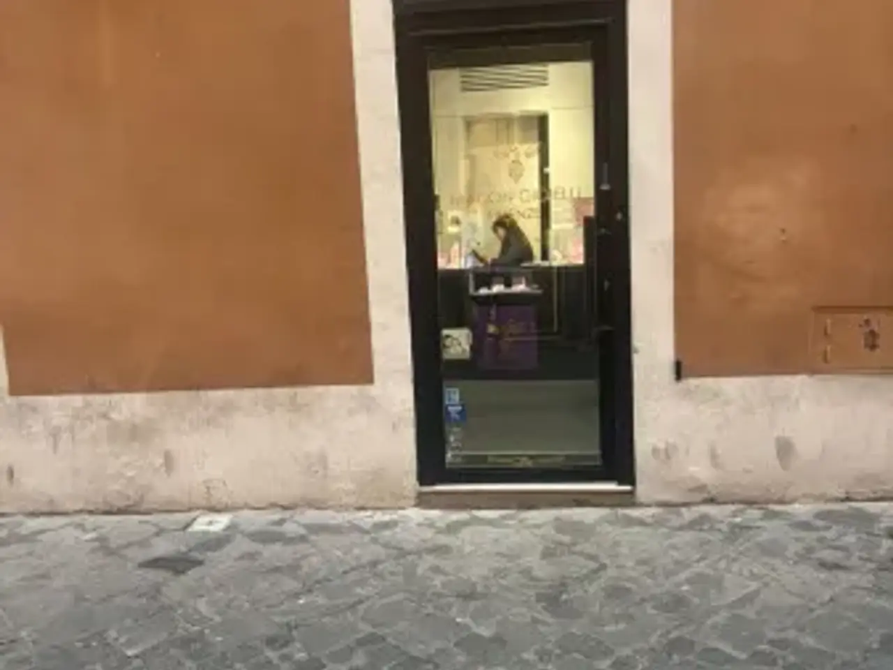 Negozio in Via Mario De' Fiori, Roma, {3} - Foto 2