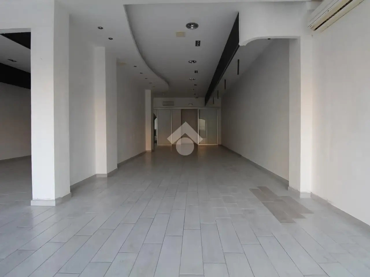 Negozio in Via Nazionale 174, Reggio di Calabria, {3} - Foto 1