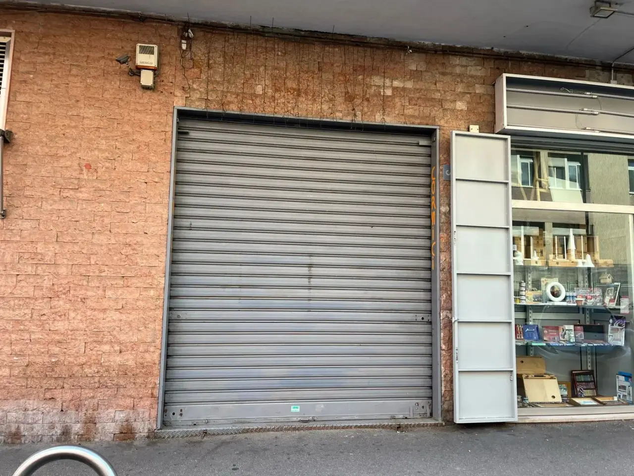 Negozio in Via delle Scuole Pie, Napoli - Planimetria 1