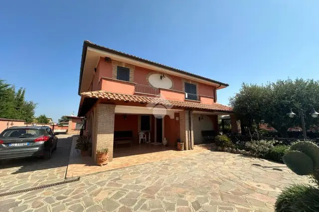 Villa in Via Crati, Aprilia - Foto 1