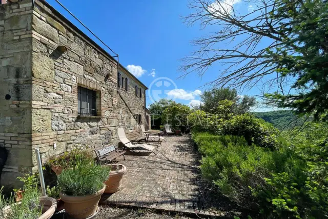 Country house or cottage, Radicofani - Photo 1