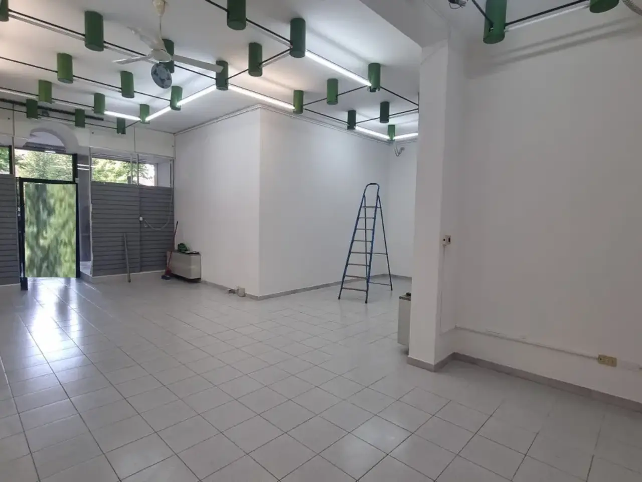 Negozio in Viale Vittorio Veneto, Correggio, {3} - Foto 2
