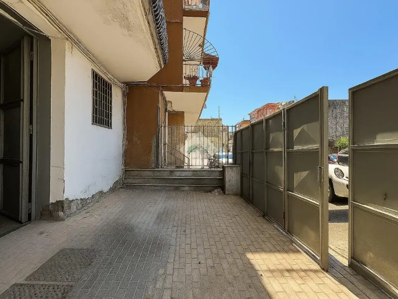 Magazzino in Via Filomena Marturano 21, Napoli, {3} - Foto 2