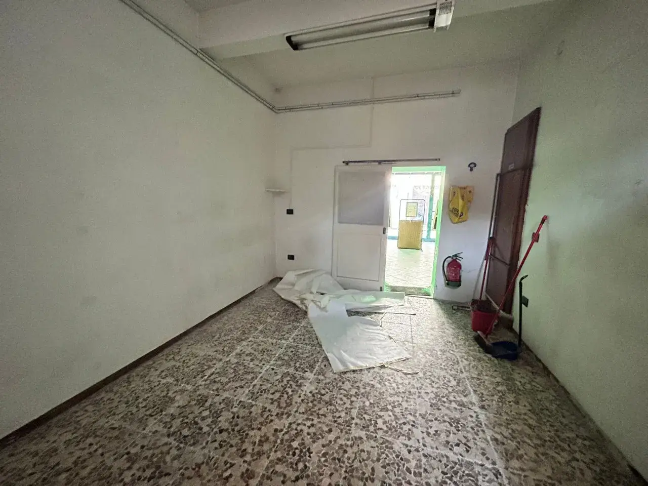 Negozio in Via Vittorio Emanuele Secondo, Gualtieri, {3} - Foto 2