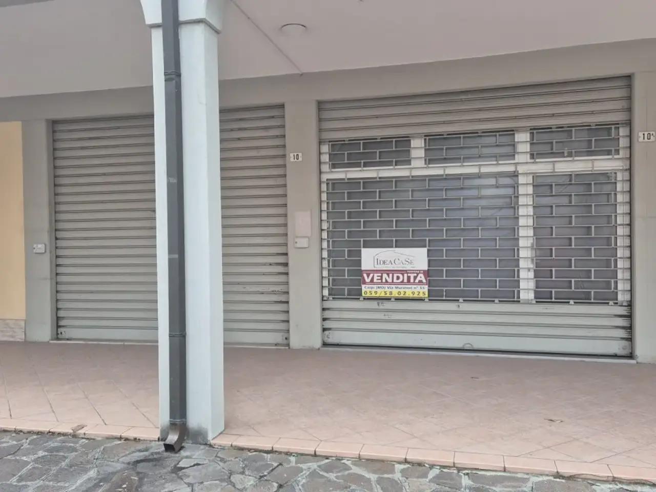 Negozio in Piazza Giovanni XXIII 10, Novi Di Modena, {3} - Foto 1