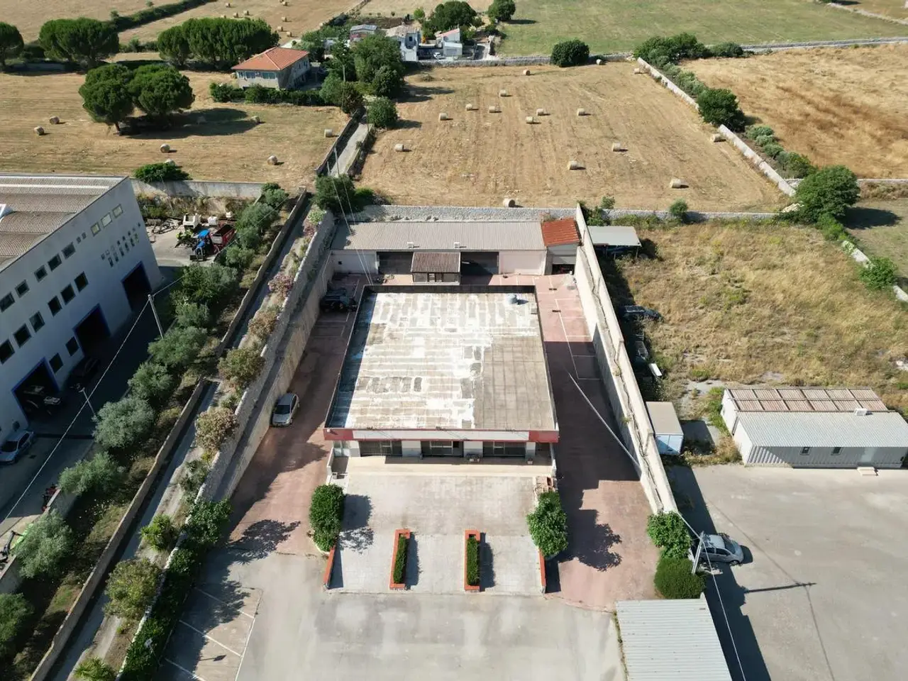 Palazzina commerciale in Viale delle Americhe 233, Ragusa, {3} - Foto 2