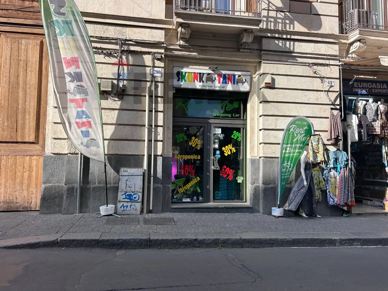 Negozio in Via Vittorio Emanuele II 280, Catania, {3} - Foto 1