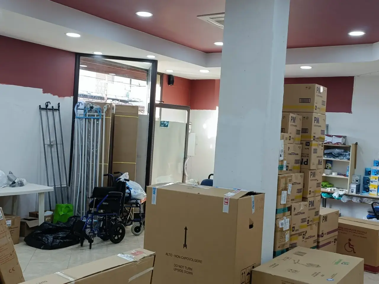 Negozio in Via dei Bizantini, Lamezia Terme, {3} - Foto 1