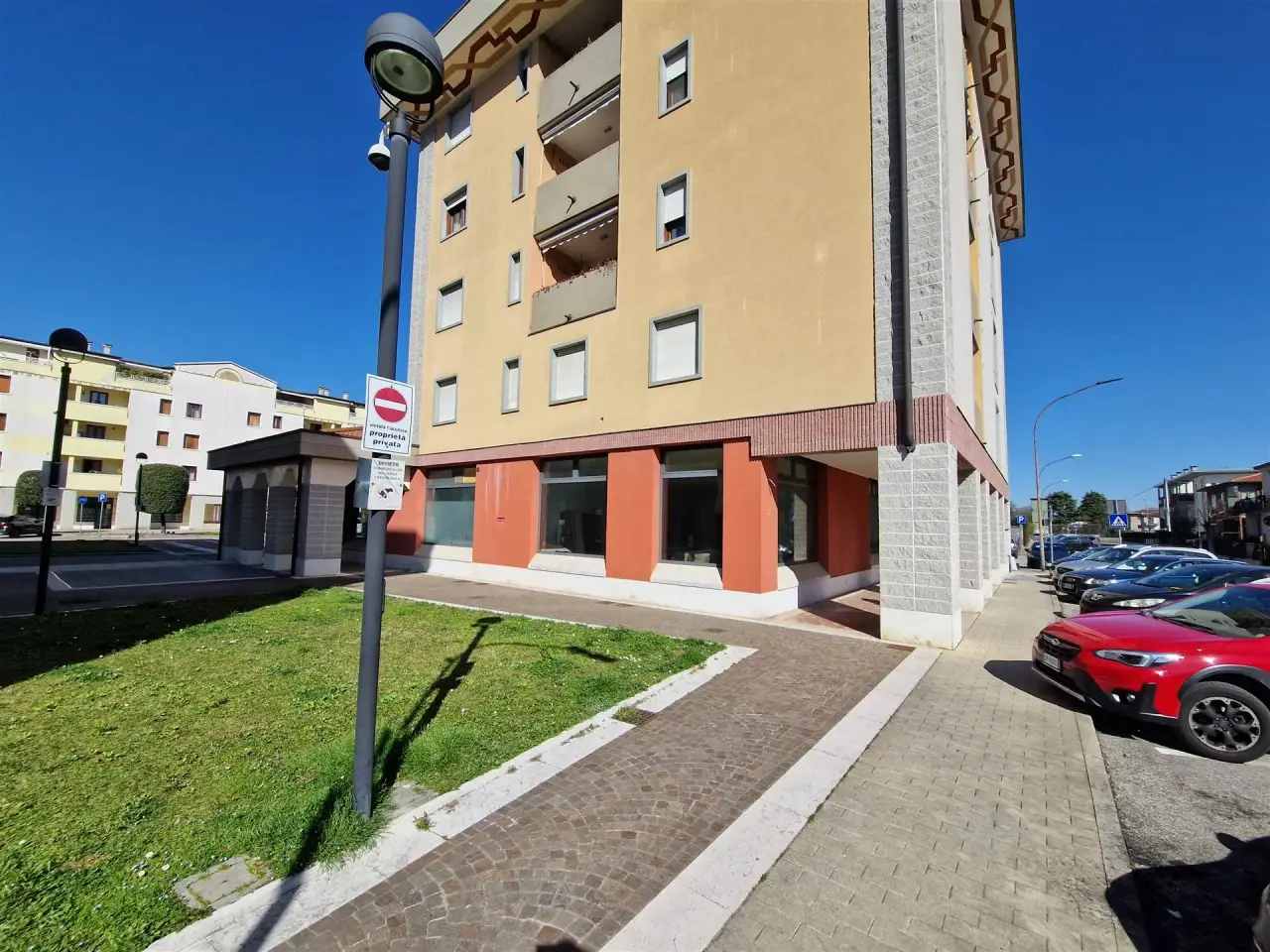 Negozio in Via Marconi, Montecchio Maggiore, {3} - Foto 1