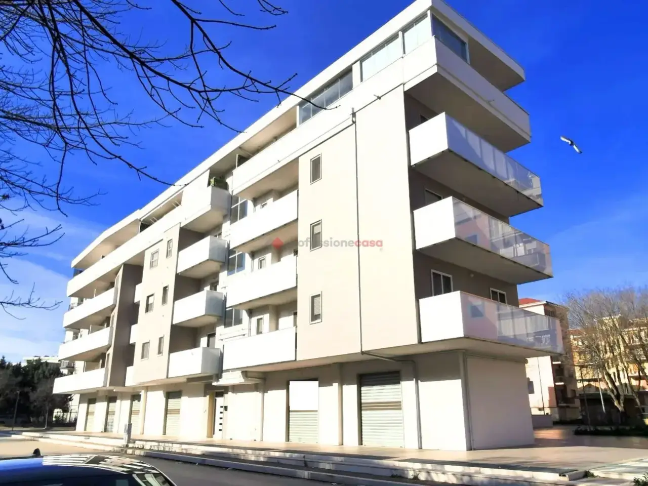 Negozio in Via Berlinguer 3, Foggia, {3} - Foto 1