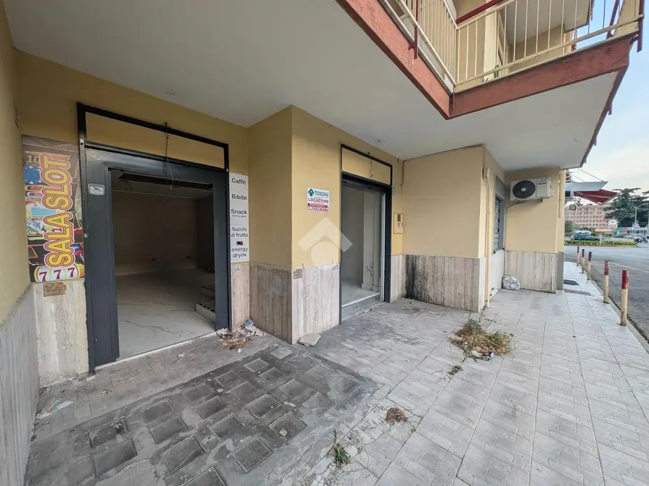 Negozio in Viale Carlo III 179, San Nicola La Strada, {3} - Foto 1