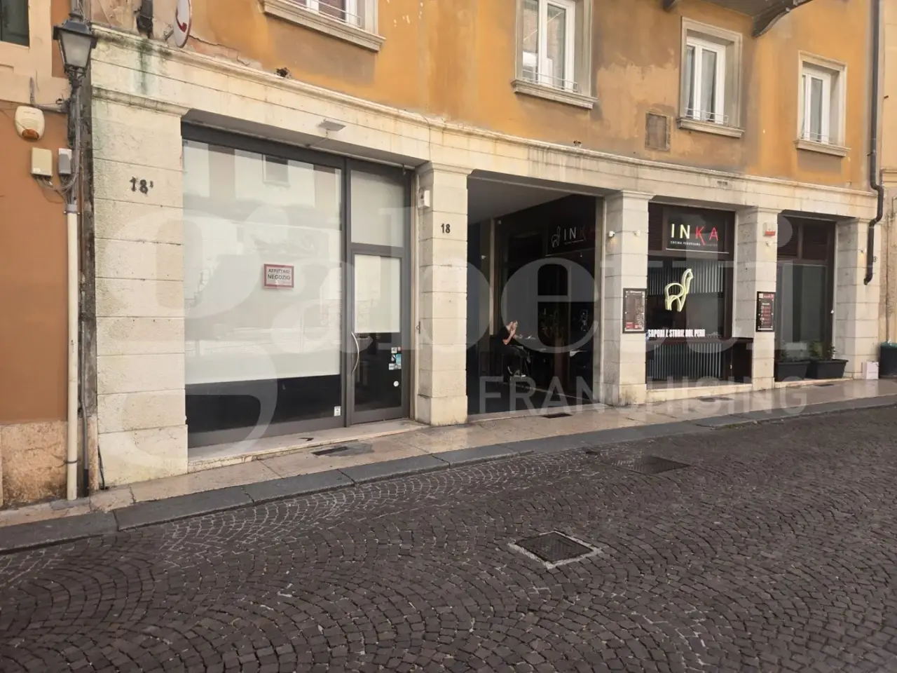 Negozio in Via Oberdan 18/B, Verona, {3} - Foto 1