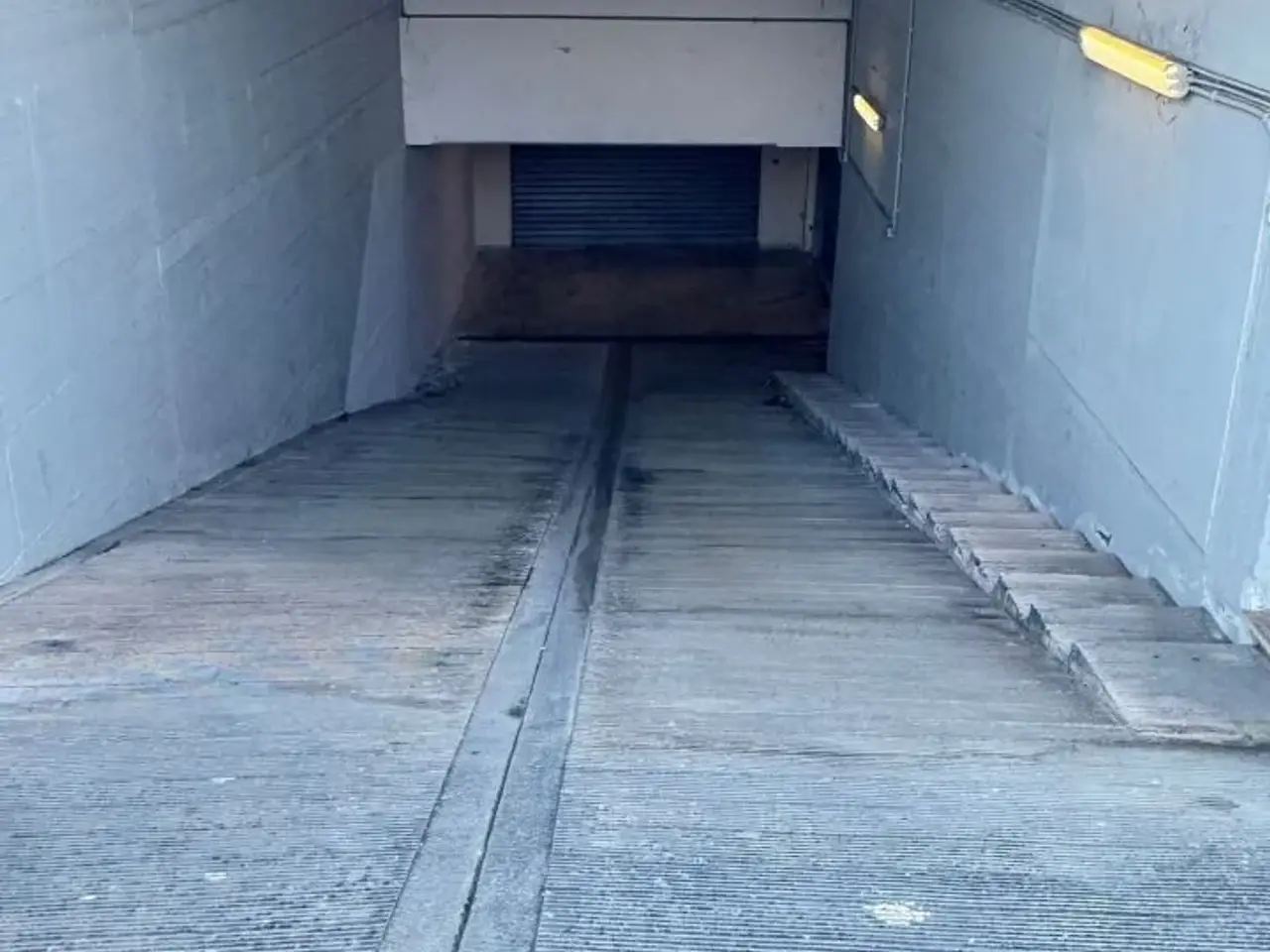 Parcheggio chiuso in Via Vittorio Veneto, Monopoli, {3} - Foto 2