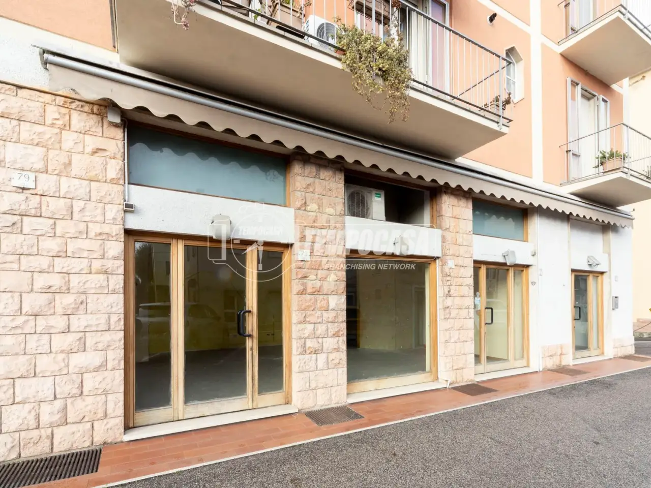 Negozio in Strada Tuderte 79, Perugia, {3} - Foto 1