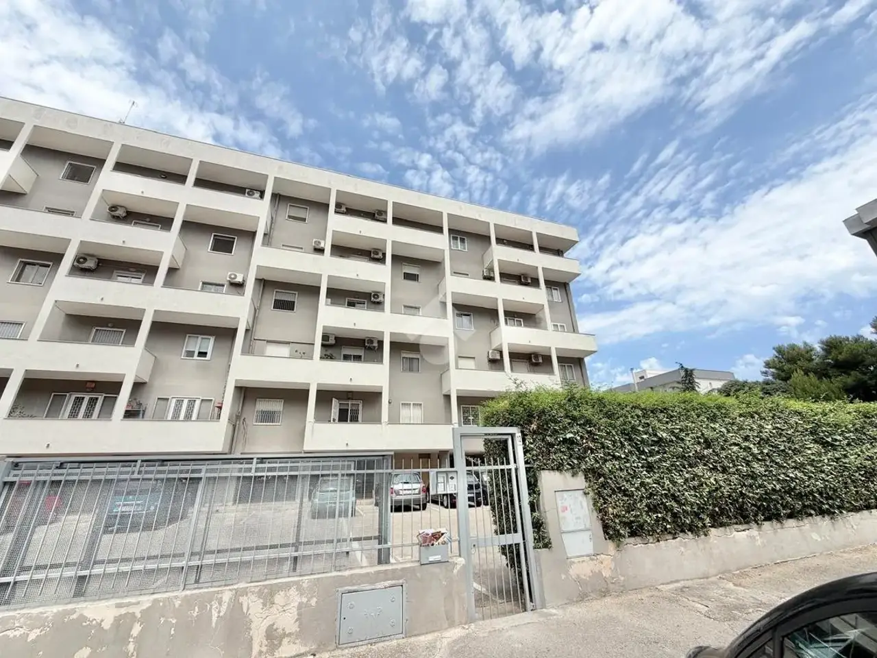 Magazzino in Via Suglia 12, Bari, {3} - Foto 1