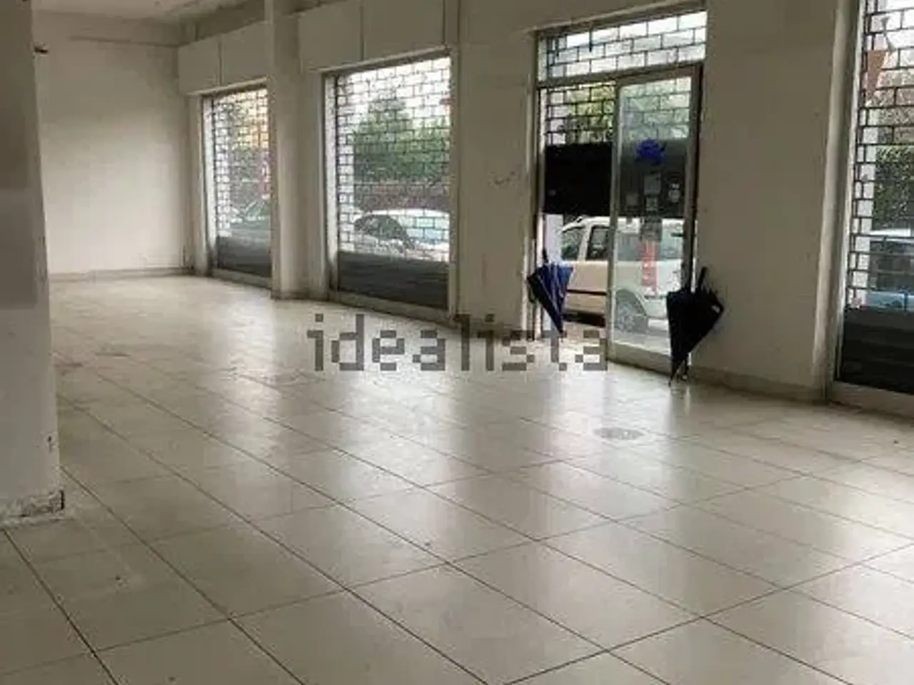 Negozio in Viale Abramo Lincoln 257, Caserta, {3} - Foto 1
