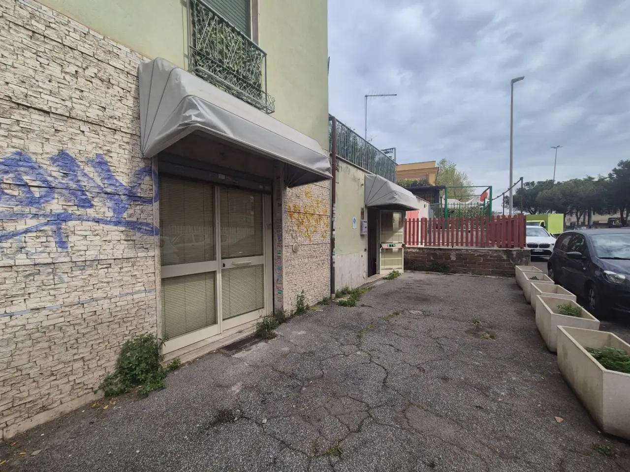 Negozio in Piazza delle Camelie 30-31, Roma, {3} - Foto 1