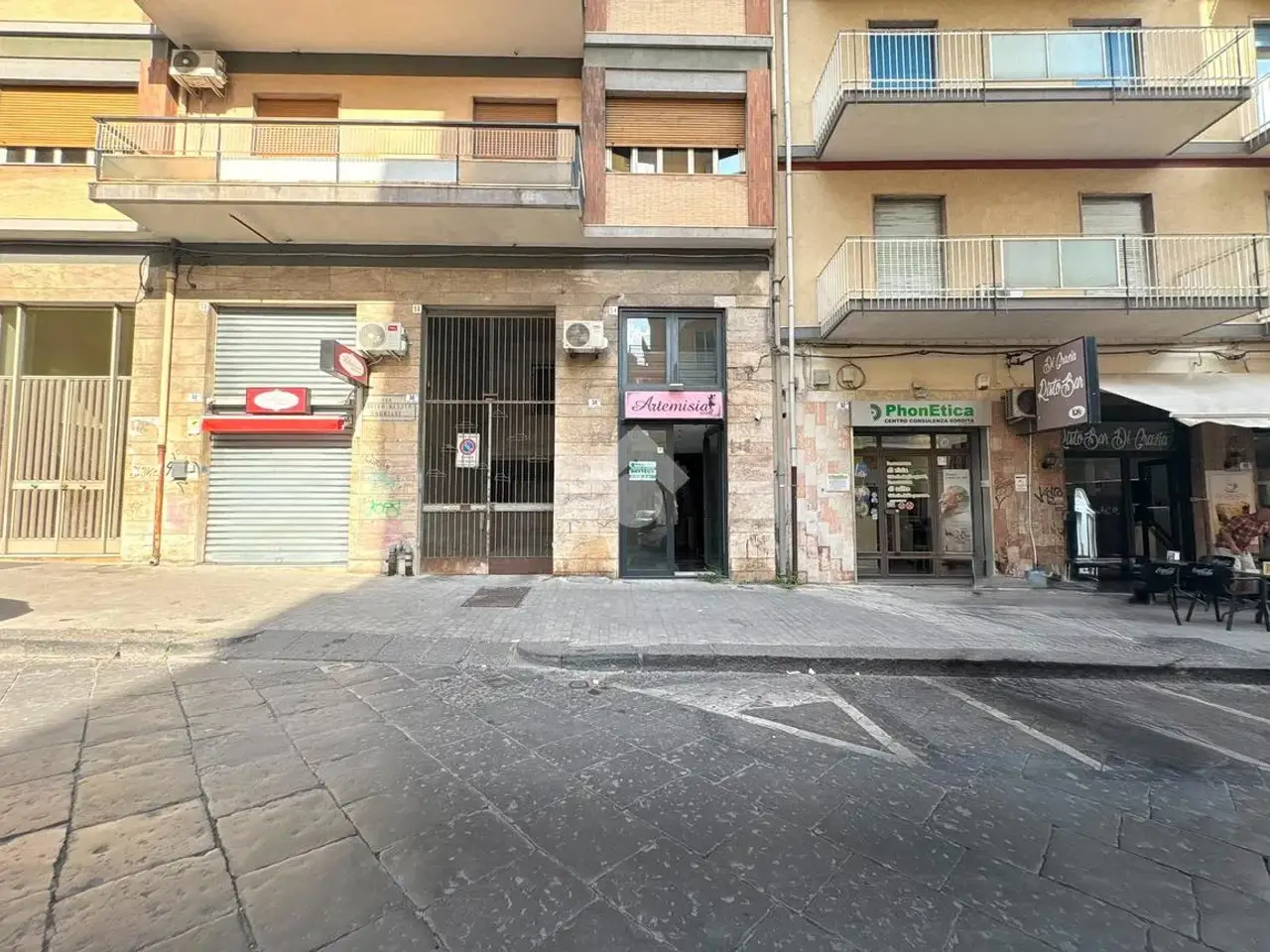 Negozio in Via Matteo Renato Imbriani 54, Catania, {3} - Foto 1