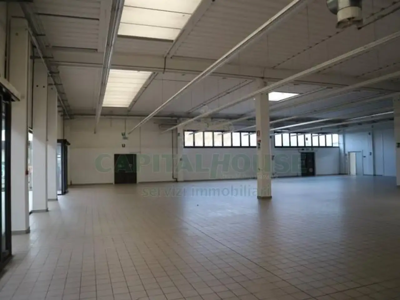 Negozio in Via Gregorio Ricci Curbastro, Sant'Agata Sul Santerno, {3} - Foto 1