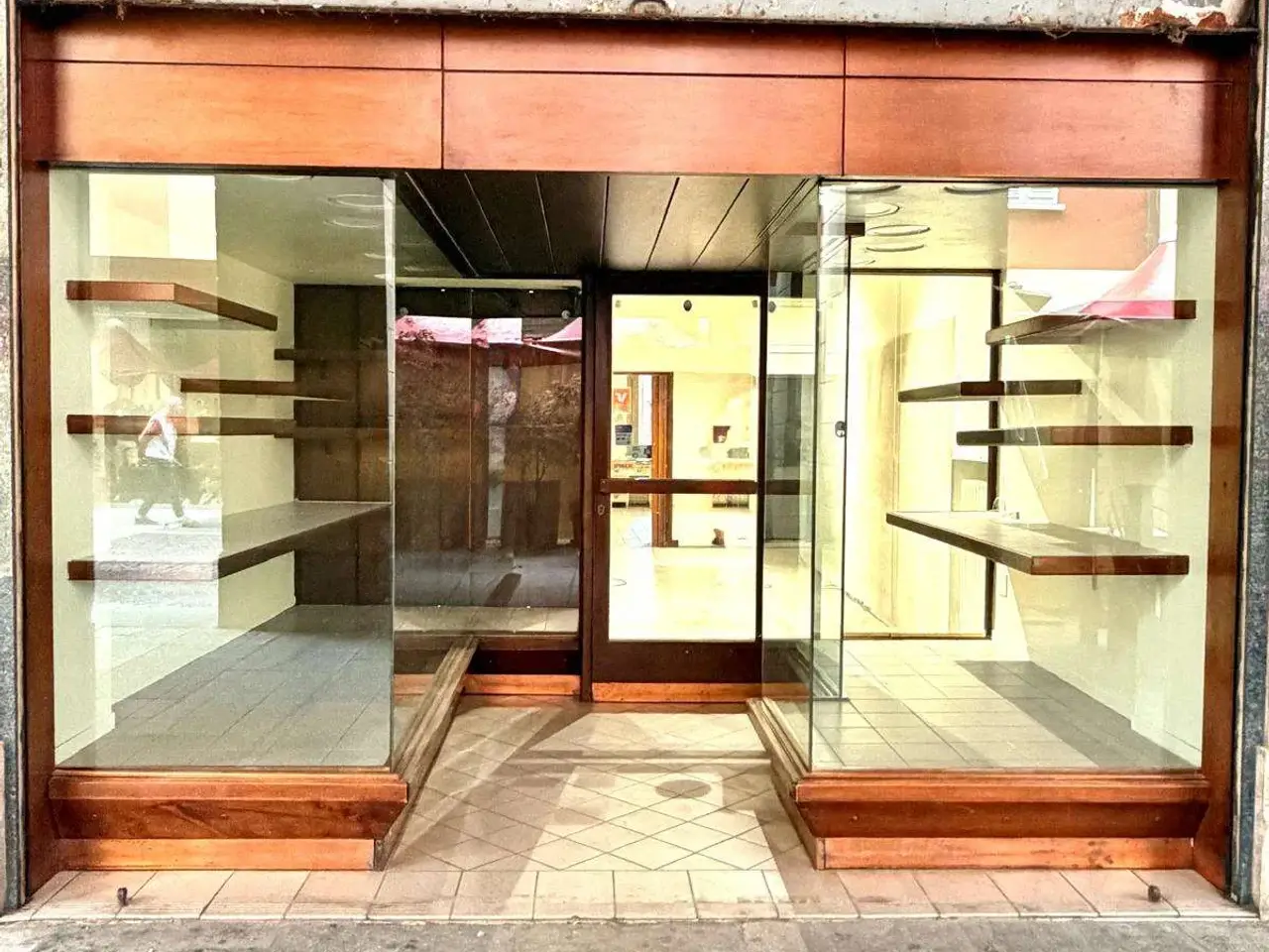 Negozio in Tortona Centro, Tortona, {3} - Foto 1