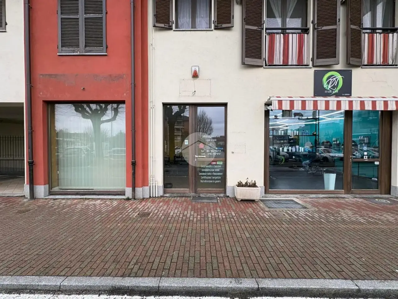 Negozio in Via Vittorio Veneto 5, La Loggia, {3} - Foto 1