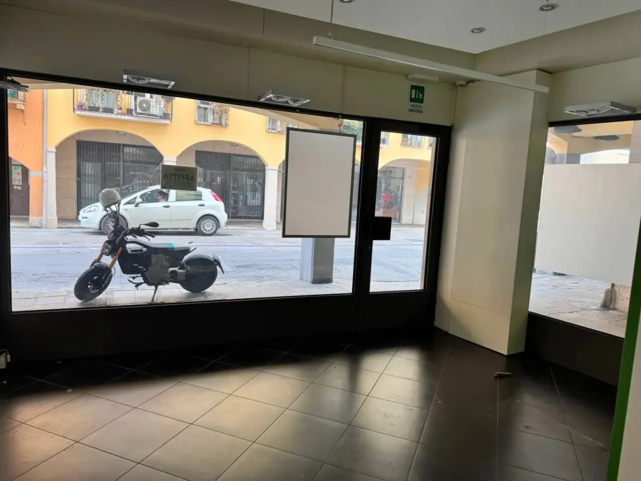 Locale commerciale in Corso Vittorio Emanuele II 203, Padova, Padova, {3} - Foto 1